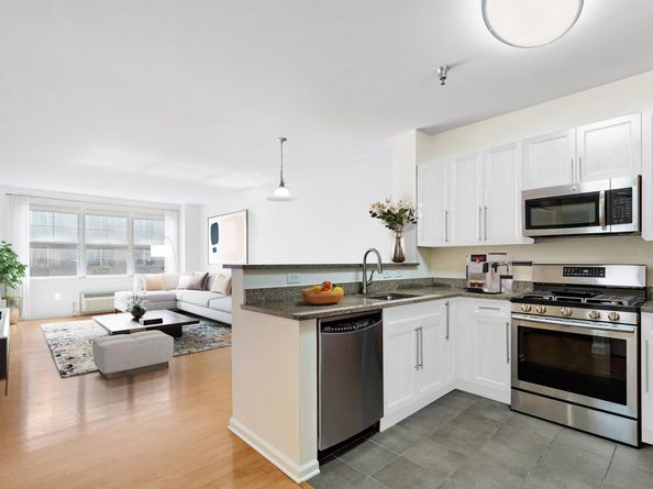 15 Enterprise Ct 211, Jersey City NJ 07305