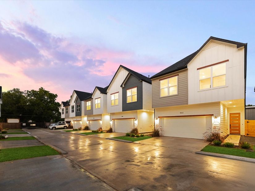 1832 W Tidwell Road, Houston TX 77091