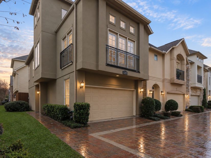 1303 Sherwood Point Lane, Houston TX 77043