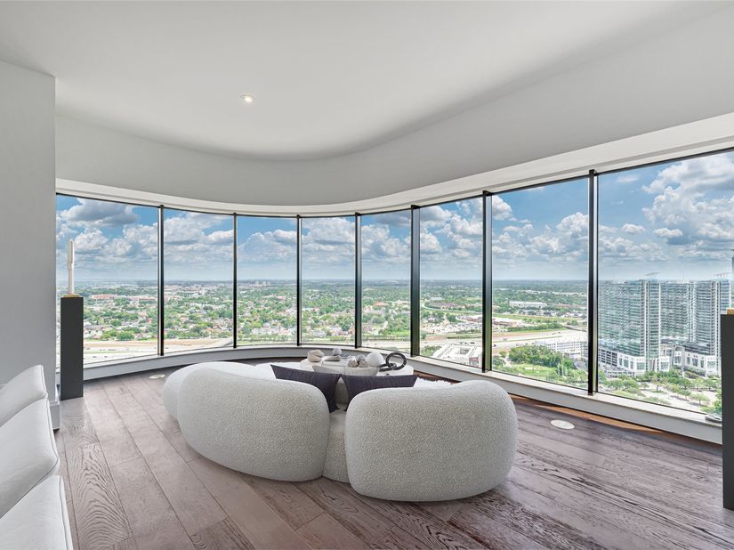 1701 Hermann Drive 34L, Houston TX 77004