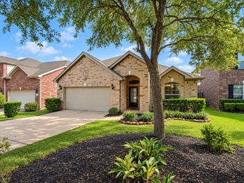 42 Black Swan Court