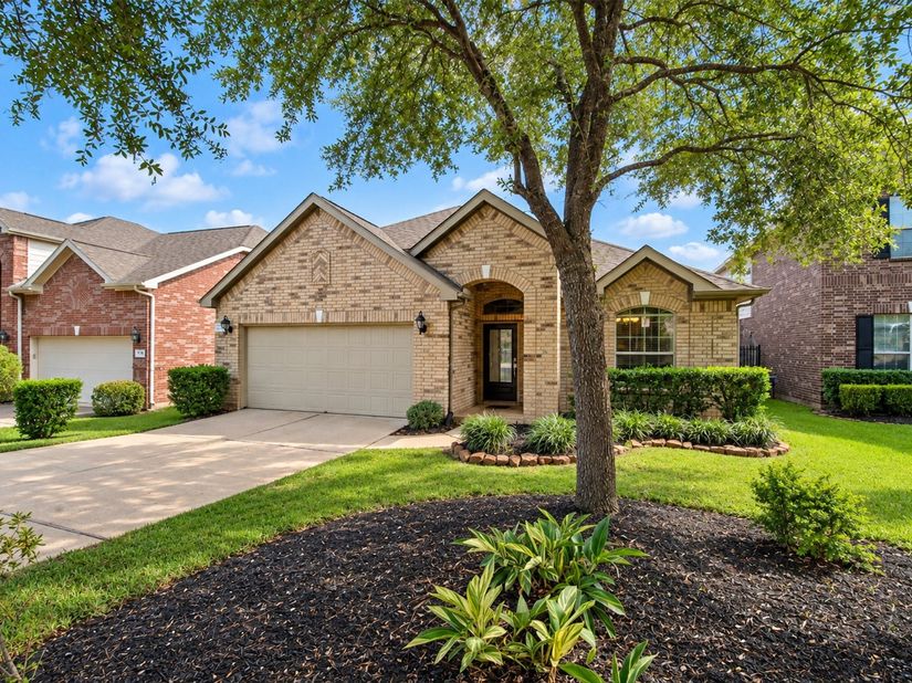 42 Black Swan Court, Magnolia TX 77354