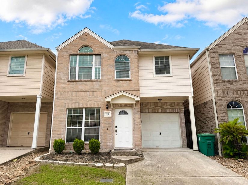 214 Plaza Del Sol Park, Houston TX 77020