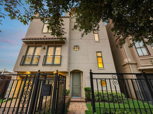 2006 Helena Street, Houston TX 77002