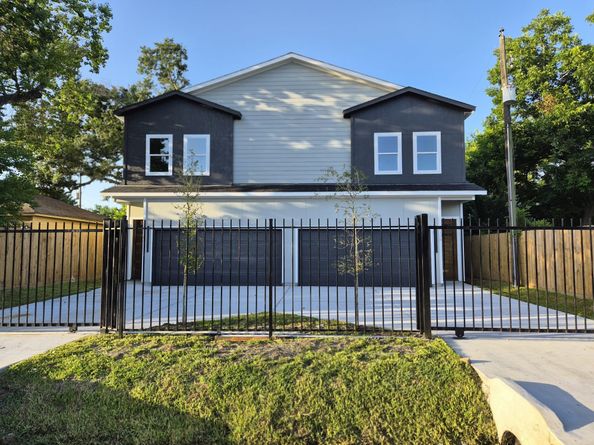 3510 Grassmere Street A/B, Houston TX 77051