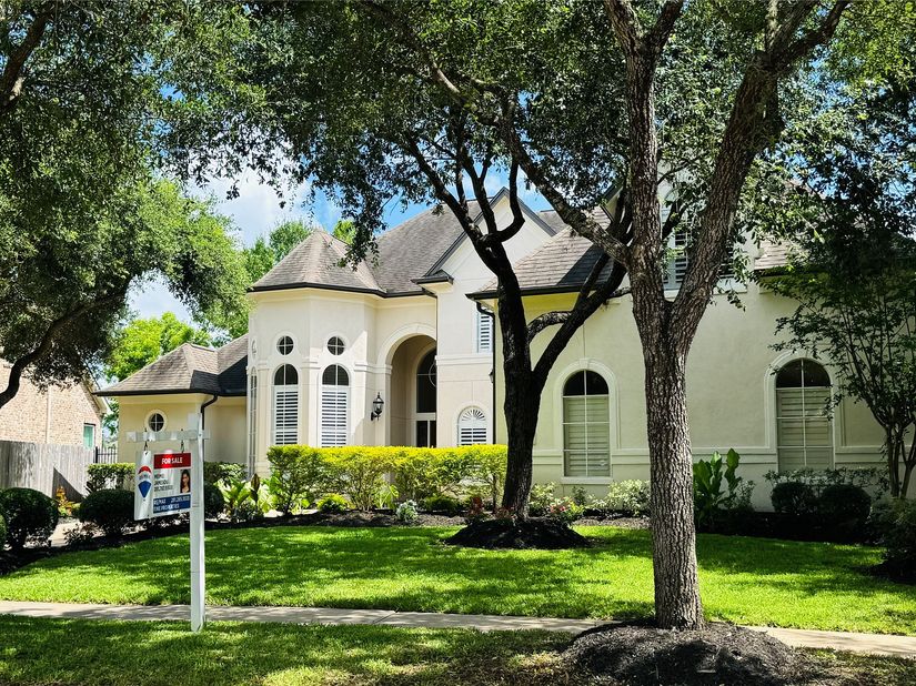 24 Saint Christopher Court, Sugar Land TX 77479