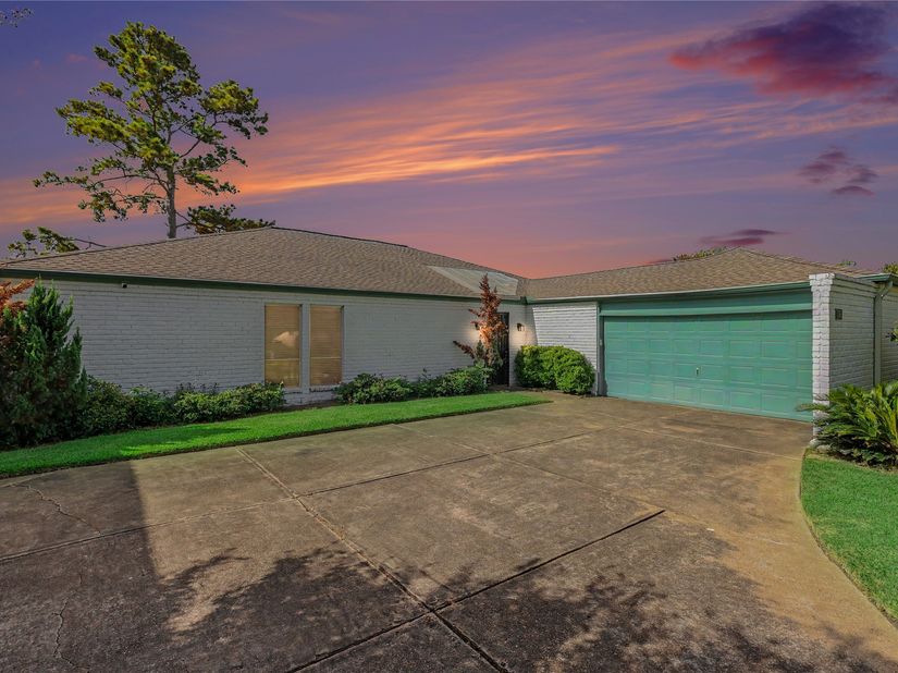 5519 Arncliffe Drive, Houston TX 77088