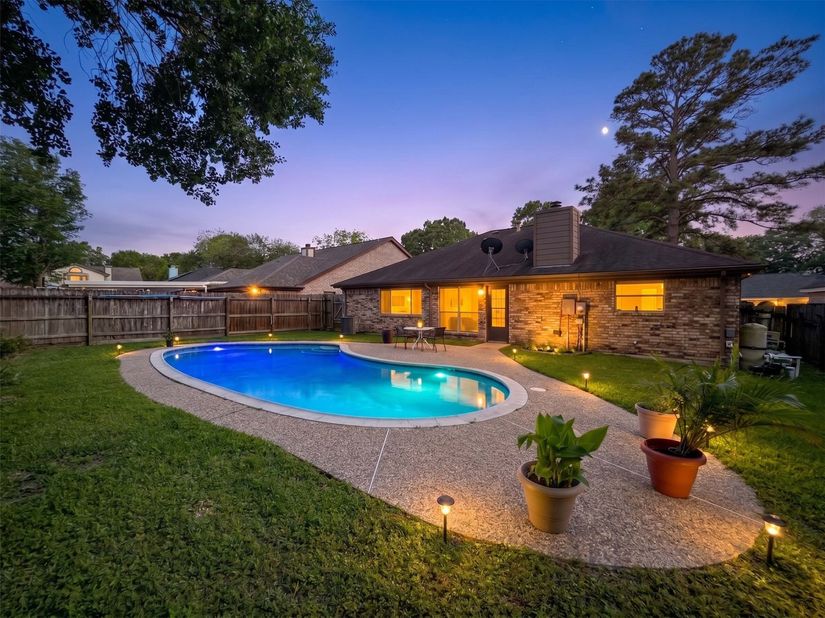 16747 Square Rigger Lane, Friendswood TX 77546