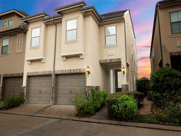 3019 Royal Oaks Grove, Houston TX 77082