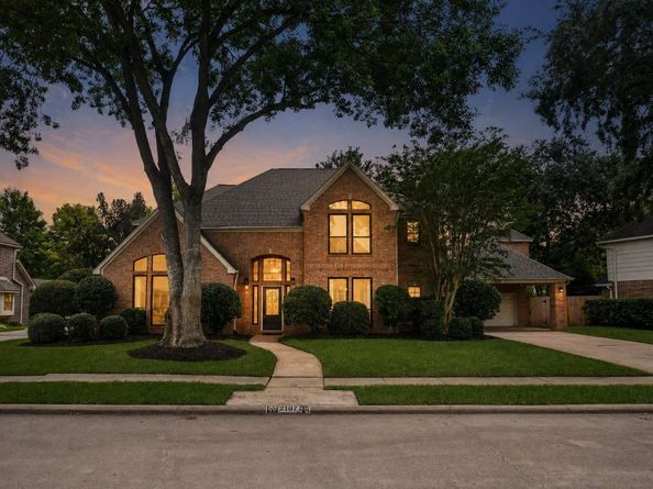 2107 Pecan Trail Drive, Richmond TX 77406