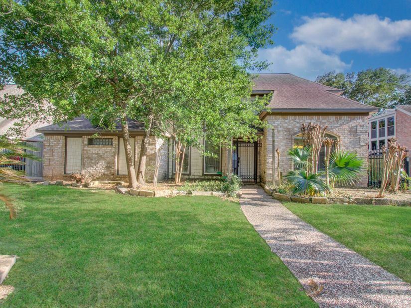 11427 Highgrove Drive, Houston TX 77077