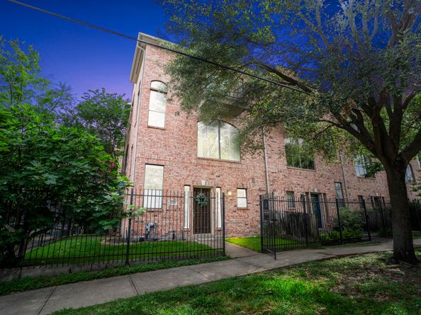 2719 La Branch Street, Houston TX 77004