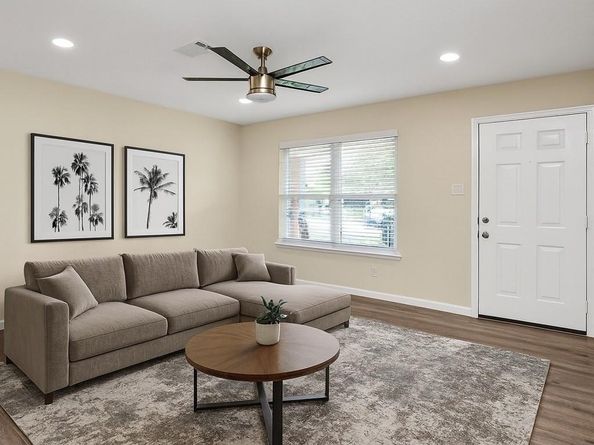 531 Edgebrook Drive, Houston TX 77034