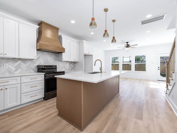 8598 Hoffman Street, Houston TX 77016