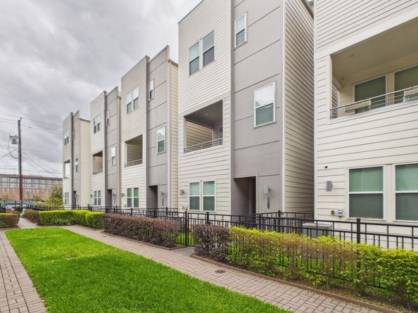 2711 Clinton Drive, Houston TX 77020