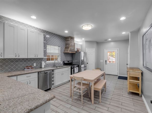 713 Mcintosh Street, Houston TX 77009