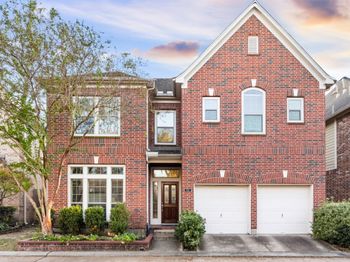 911 Vaulted Oak Street