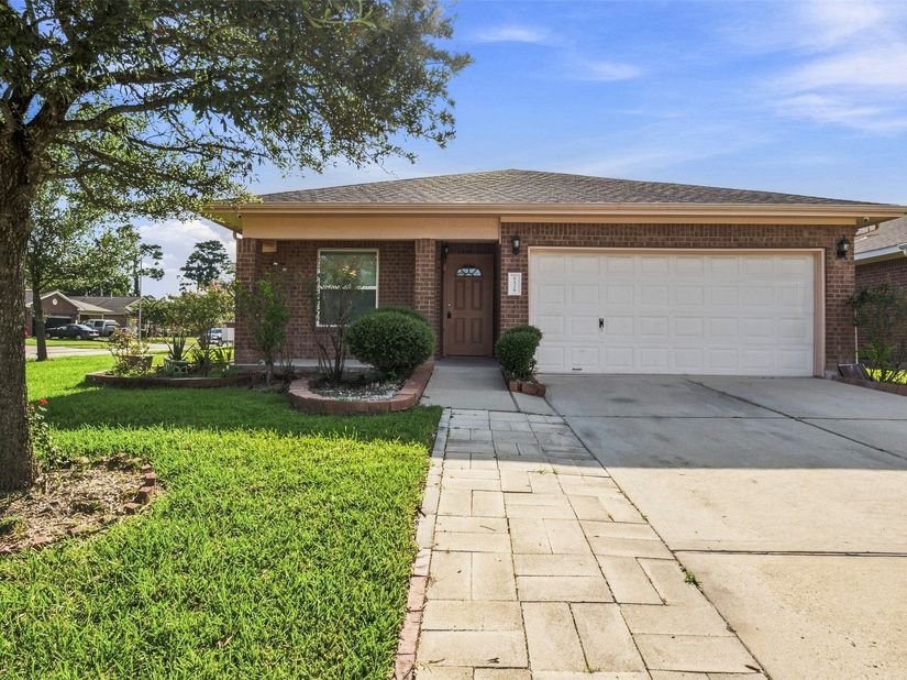 8526 Vista Oaks Manor, Houston TX 77028
