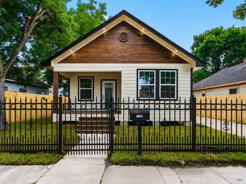 7135 Avenue E, Houston TX 77011