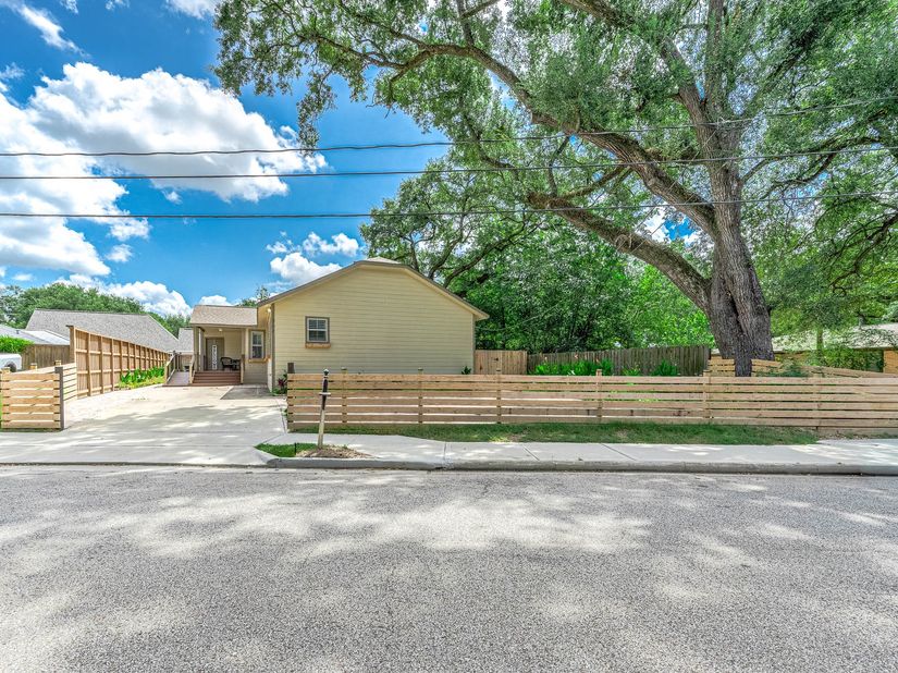 303 Baker Drive, Tomball TX 77375