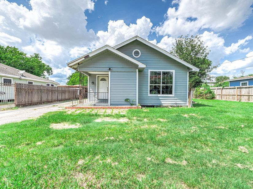 539 Melbourne Street, Houston TX 77022