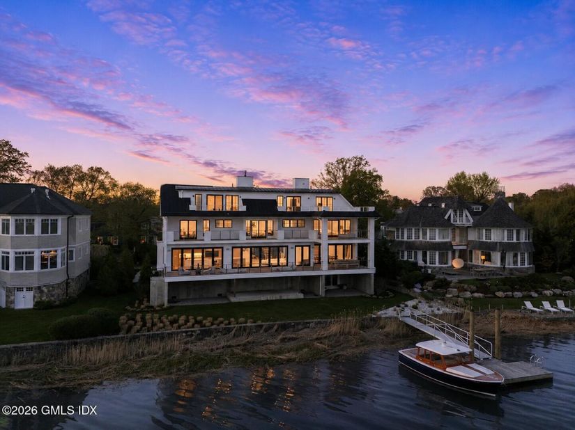 4 Little Cove Lane, Old Greenwich CT 06870