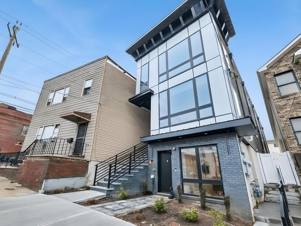 183 Zabriskie St 1, Jersey City NJ 07307-1111