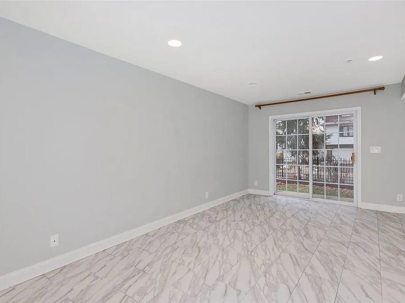 187 Blue Heron Dr, Secaucus NJ 07094