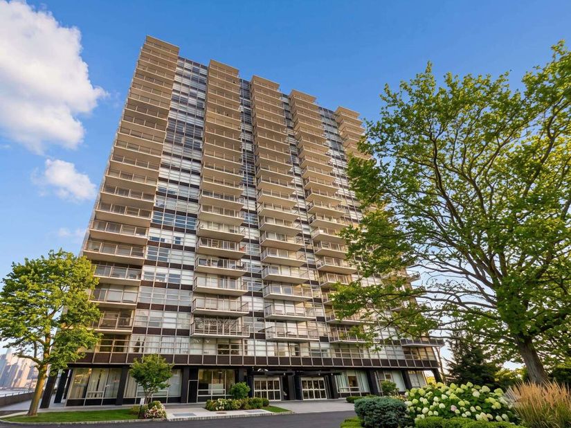 6050 Blvd East 9C, West New York NJ 07093
