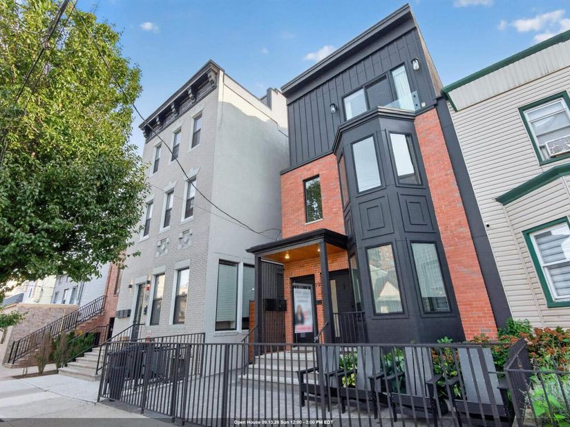 19 Leonard St 1, Jersey City NJ 07307