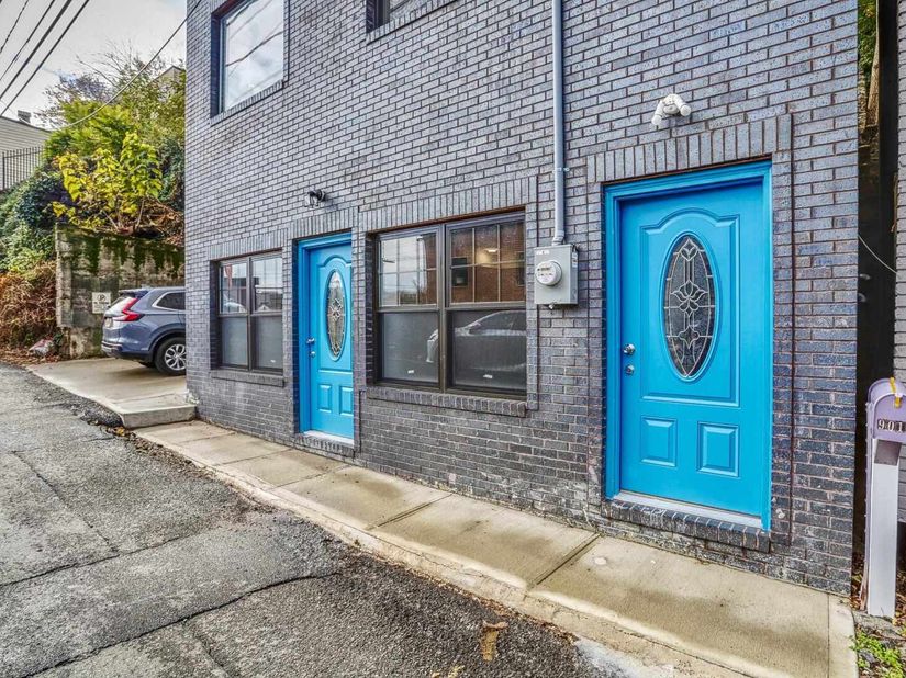9017 Riverside Pl, North Bergen NJ 07047