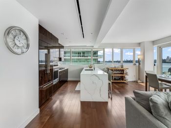 800 Avenue At Port Imperial