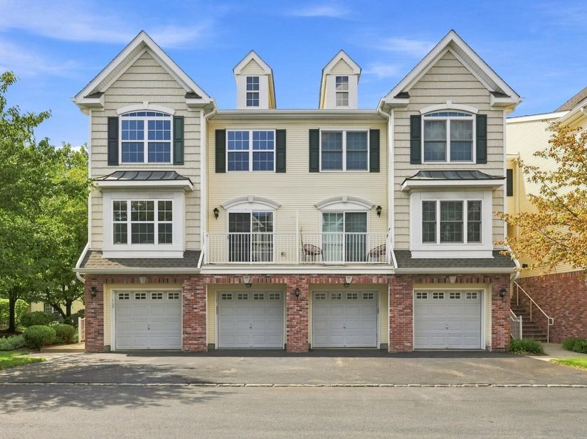 3 Elco Ct, Bayonne NJ 07002