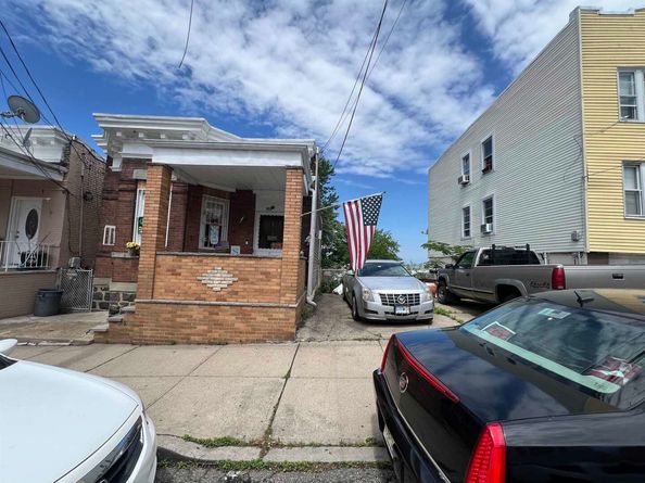 6903 Smith Ave, North Bergen NJ 07047