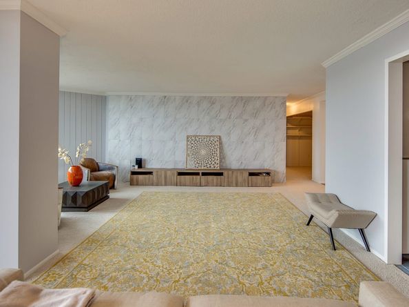 807 Harmon Cove Tower 807, Secaucus NJ 07094