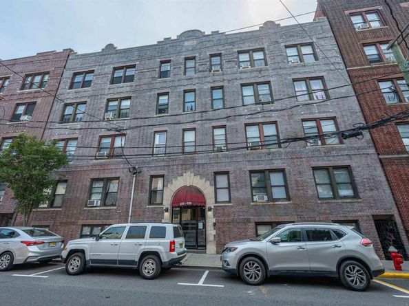 527-529 34th St B1, Union City NJ 07087