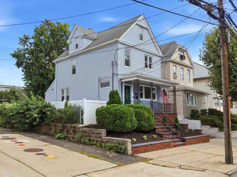 47 West 51st St, Bayonne NJ 07002
