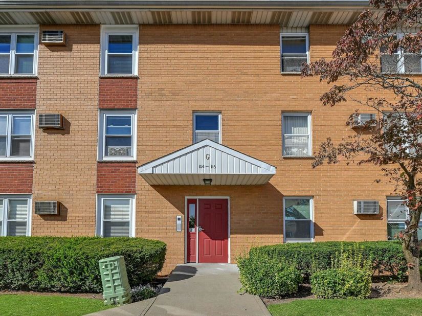 114 Riverview Ct 114, Secaucus NJ 07094