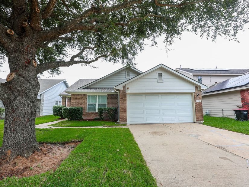 16526 Eaglewood Shadows Drive, Sugar Land TX 77498