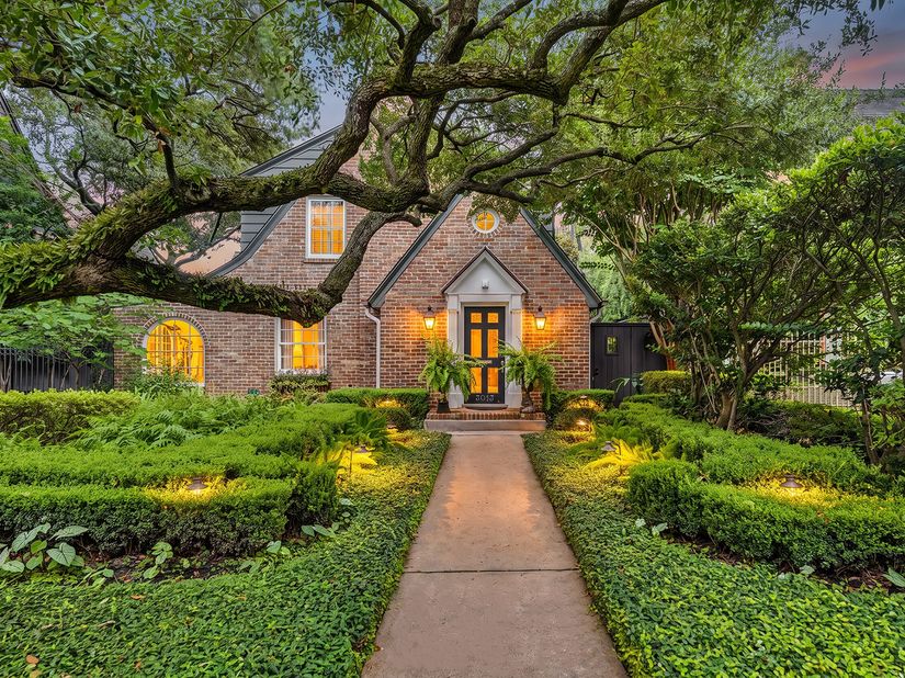 3013 Avalon Place, Houston TX 77019