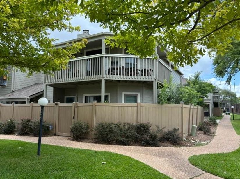 2379 Briarwest Boulevard 98, Houston TX 77077