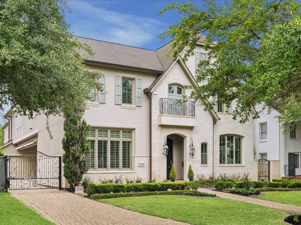 2242 Pelham Drive, Houston TX 77019