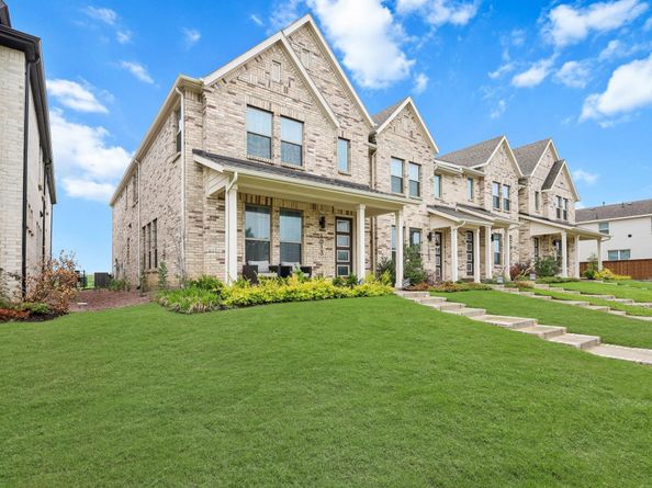 1013 Carnation Drive, Crowley TX 76036