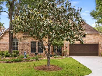 99 N Mews Wood Court