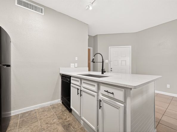 10855 Meadowglen Lane 608, Houston TX 77042