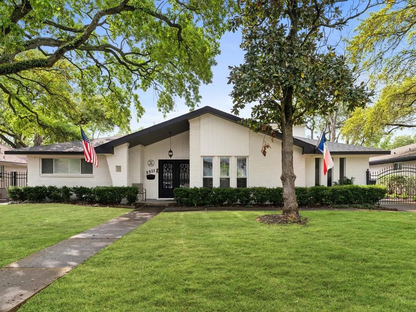 5511 Queensloch Drive, Houston TX 77096