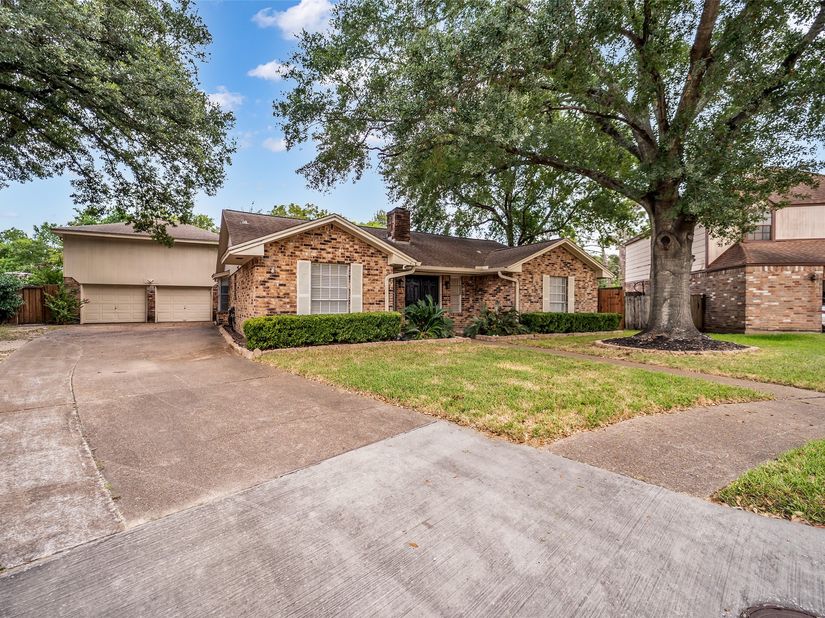 8043 Zimmermann Drive, Houston TX 77088