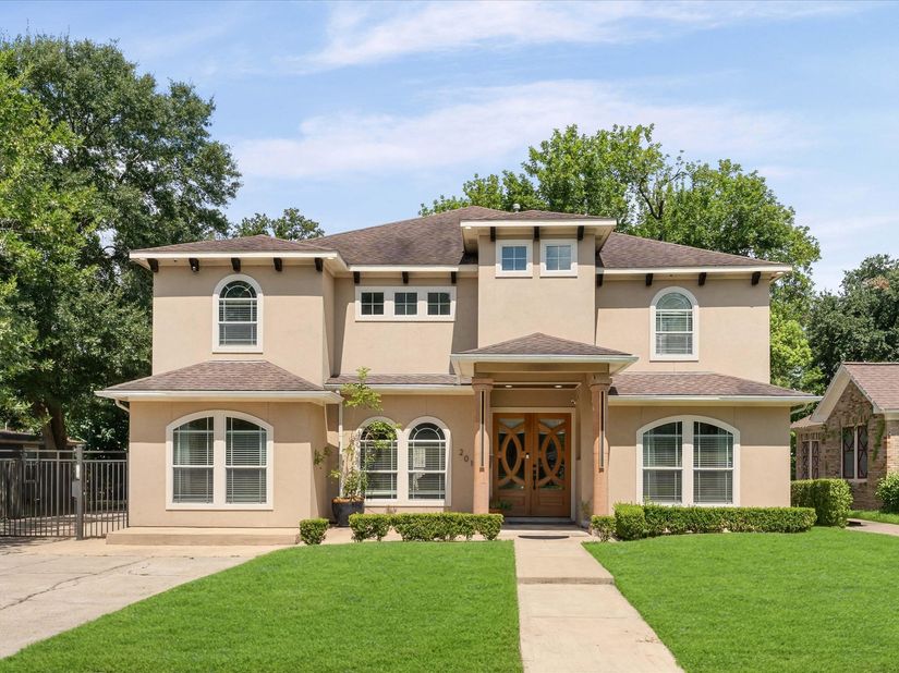 2012 Forest Hill Boulevard, Houston TX 77023