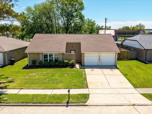2507 Kings Chapel Road, Friendswood TX 77546