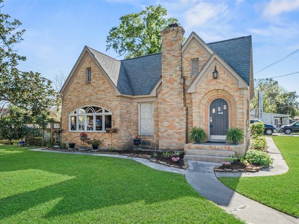 200 S Cherry Street, Tomball TX 77375